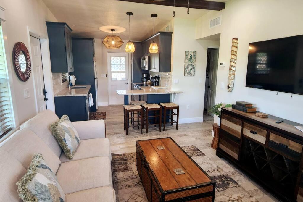 Bali Bungalow - Downtown Cocoa Beach Dış mekan fotoğraf